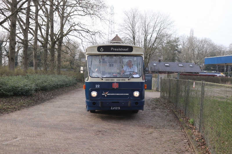 Rondrit met museumbussen door Arnhem